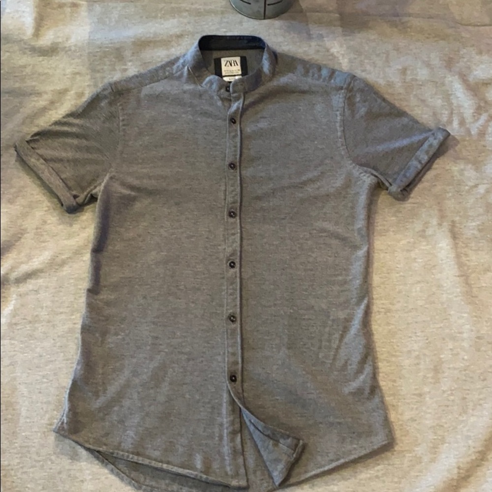 Men’s Zara Grey Shirt , Pet and smoke free home!